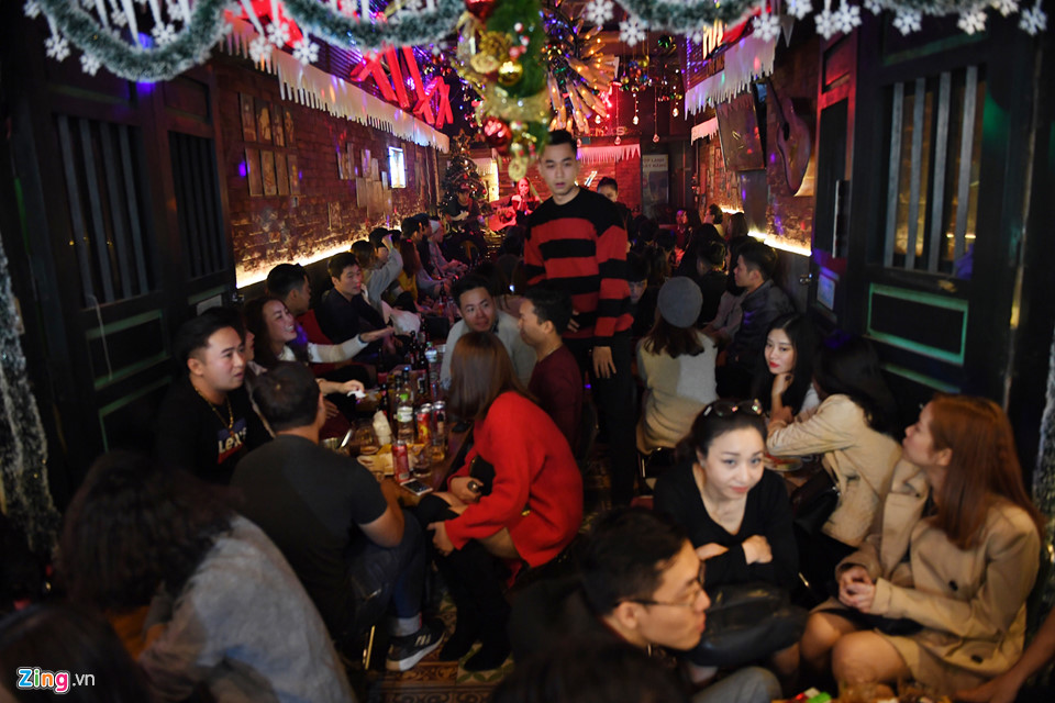 Chen chúc ăn uống ngạt thở đêm Noel